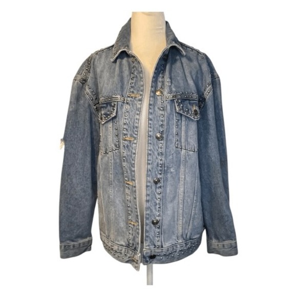 Free People Studded‎ Denim Trucker Jacket Blue Medium Wash Distressed Denim XS - Picture 2 of 13